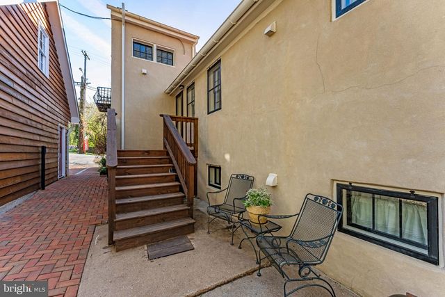 301 E GERMAN ST, Shepherdstown, WV 25443