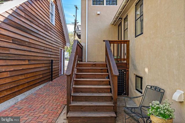 301 E GERMAN ST, Shepherdstown, WV 25443