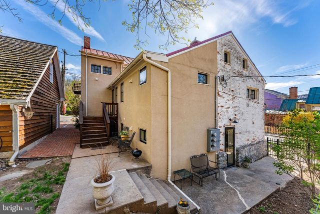 301 E GERMAN ST, Shepherdstown, WV 25443