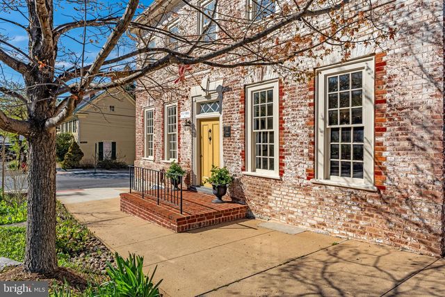 301 E GERMAN ST, Shepherdstown, WV 25443