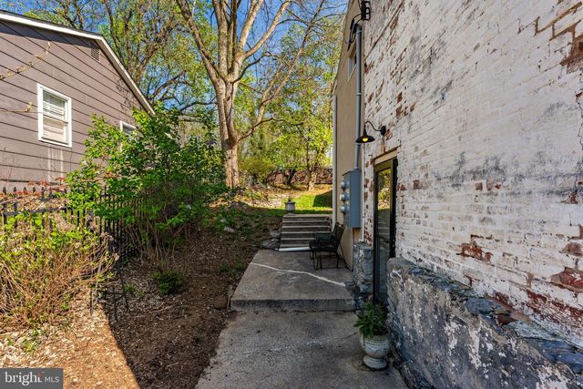 301 E GERMAN ST, Shepherdstown, WV 25443