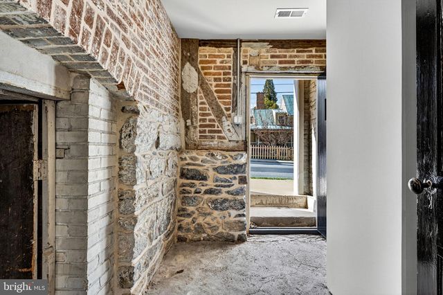 301 E GERMAN ST, Shepherdstown, WV 25443