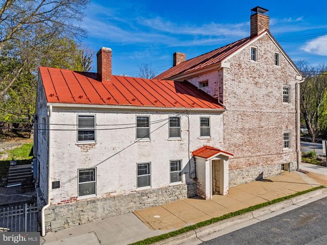 301 E GERMAN ST, Shepherdstown, WV 25443