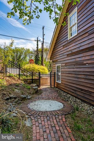 301 E GERMAN ST, Shepherdstown, WV 25443