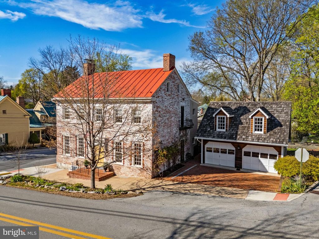 301 E GERMAN ST, Shepherdstown, WV 25443