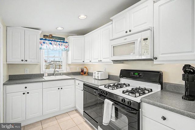 1022 SOUTH GREEN STREET, Tuckerton, NJ 08087