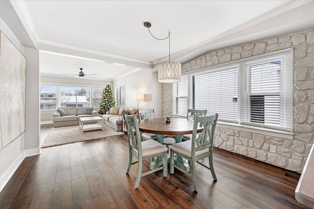 272 N Willow Road, Elmhurst, IL 60126