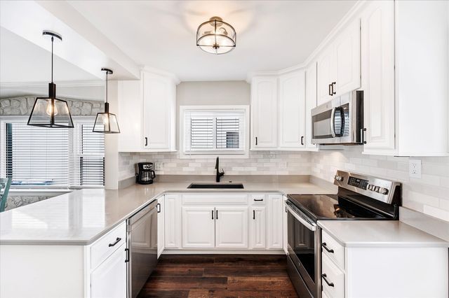 272 N Willow Road, Elmhurst, IL 60126