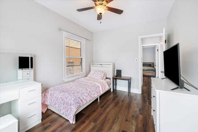 272 N Willow Road, Elmhurst, IL 60126