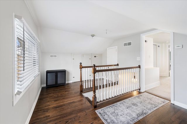 272 N Willow Road, Elmhurst, IL 60126