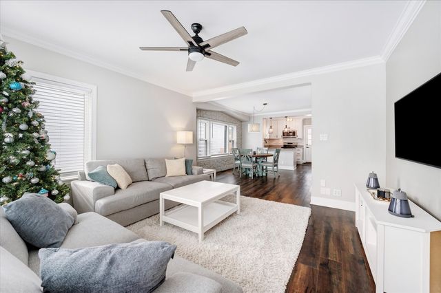 272 N Willow Road, Elmhurst, IL 60126