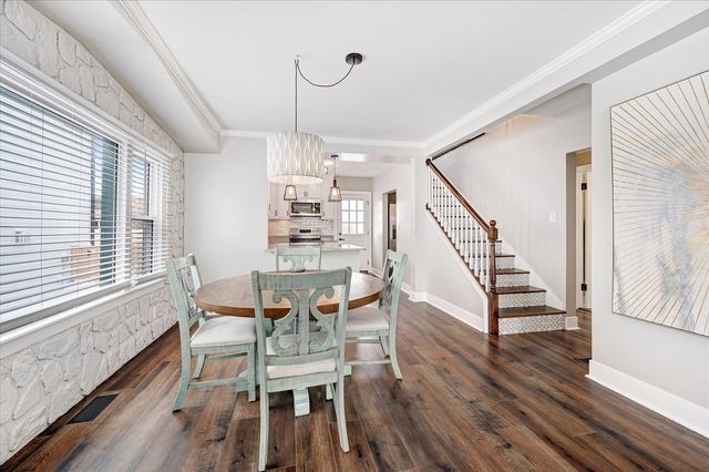 272 N Willow Road, Elmhurst, IL 60126