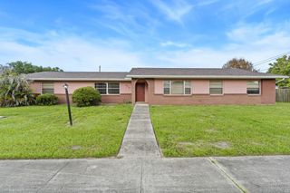 2710 Dove Street, Fort Pierce, FL 34982