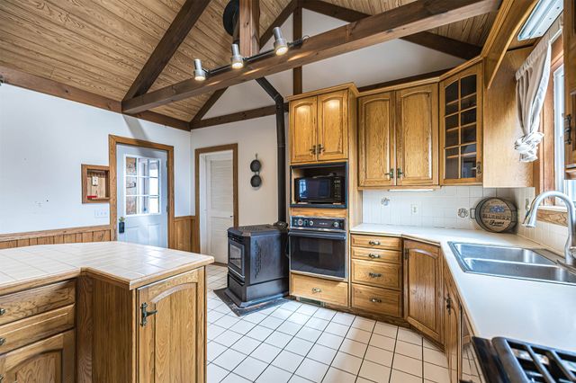 9069 ROUTE 89, North East, PA 16428