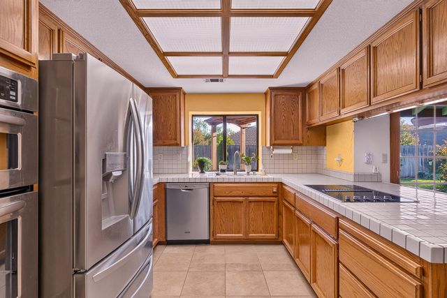 5312 Engle Rd, Carmichael, CA 95608