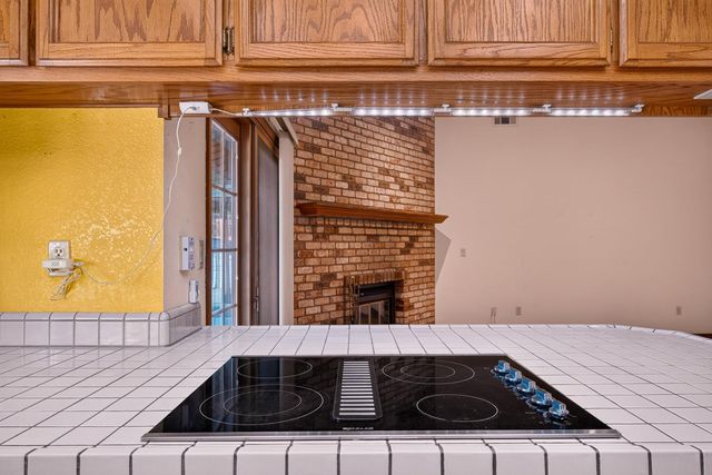 5312 Engle Rd, Carmichael, CA 95608