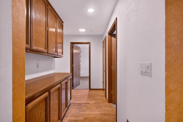 5312 Engle Rd, Carmichael, CA 95608
