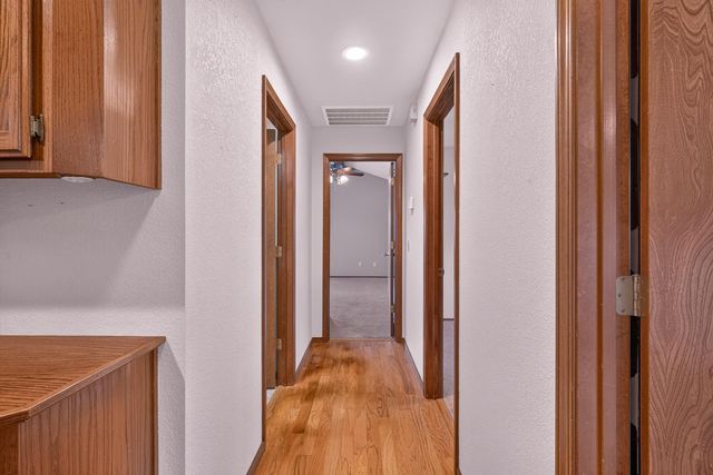 5312 Engle Rd, Carmichael, CA 95608