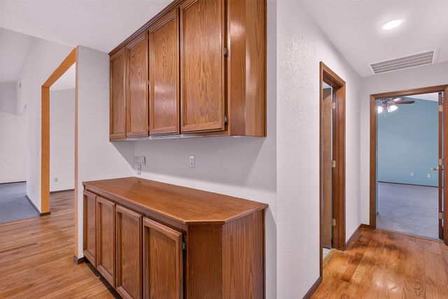 5312 Engle Rd, Carmichael, CA 95608