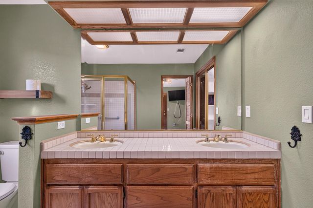5312 Engle Rd, Carmichael, CA 95608