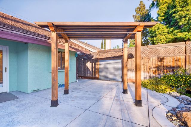 5312 Engle Rd, Carmichael, CA 95608