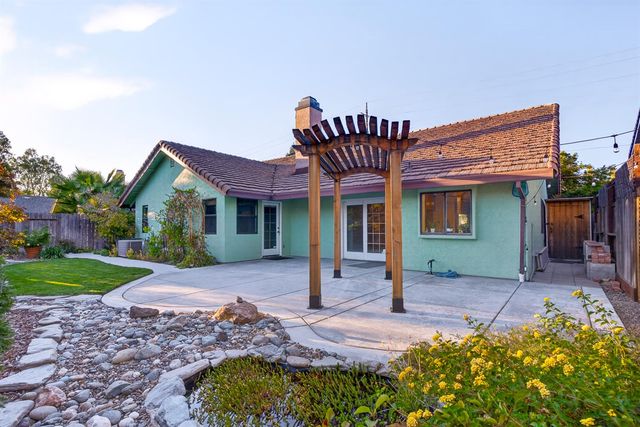 5312 Engle Rd, Carmichael, CA 95608