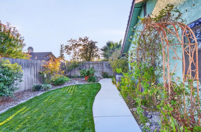5312 Engle Rd, Carmichael, CA 95608
