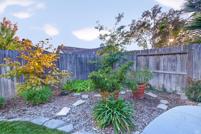 5312 Engle Rd, Carmichael, CA 95608