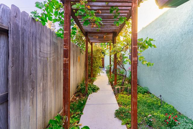 5312 Engle Rd, Carmichael, CA 95608