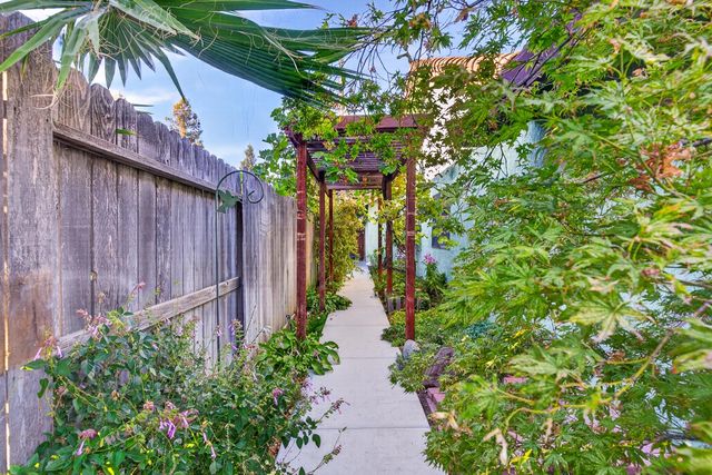 5312 Engle Rd, Carmichael, CA 95608
