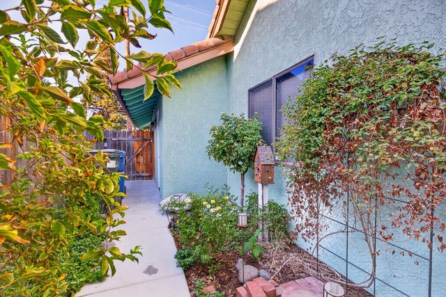 5312 Engle Rd, Carmichael, CA 95608
