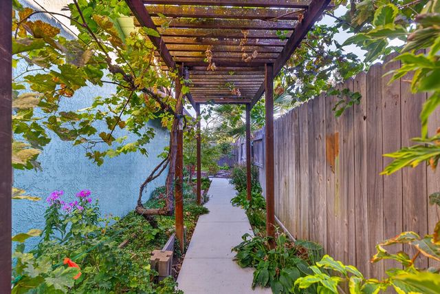 5312 Engle Rd, Carmichael, CA 95608