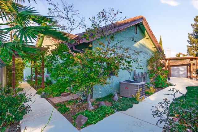 5312 Engle Rd, Carmichael, CA 95608