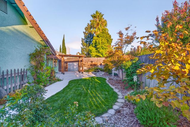 5312 Engle Rd, Carmichael, CA 95608