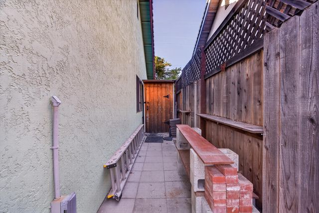 5312 Engle Rd, Carmichael, CA 95608