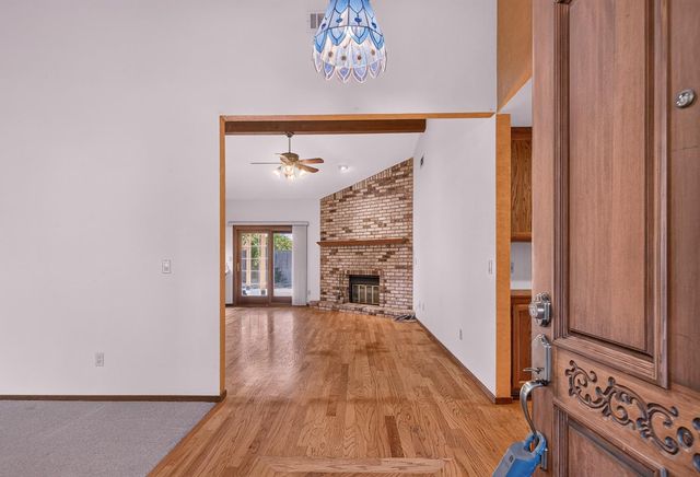 5312 Engle Rd, Carmichael, CA 95608