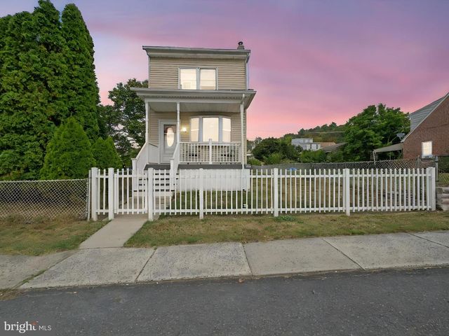 305 BEECHWOOD AVE, Pottsville, PA 17901