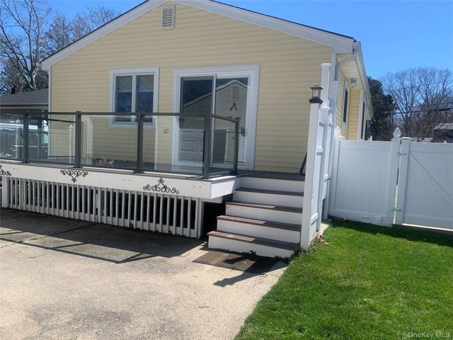 159 Parkwood Drive, Shirley, NY 11967