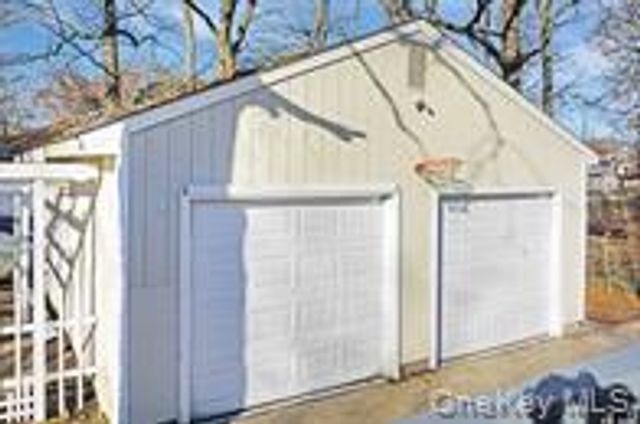 159 Parkwood Drive, Shirley, NY 11967