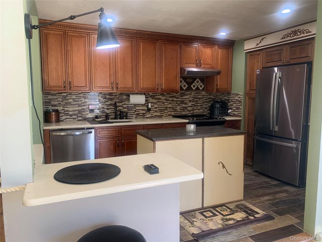 159 Parkwood Drive, Shirley, NY 11967