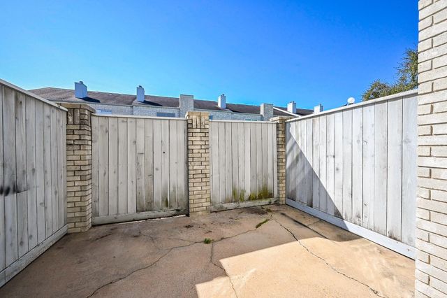 338 Wilcrest Drive 338, Houston, TX 77042