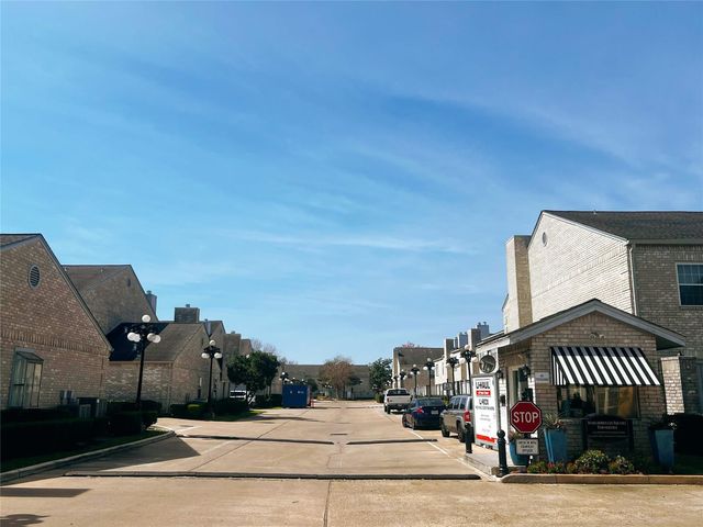 338 Wilcrest Drive 338, Houston, TX 77042