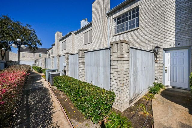 338 Wilcrest Drive 338, Houston, TX 77042