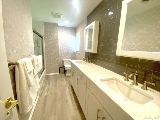 7 Byfield Place, Melville, NY 11747