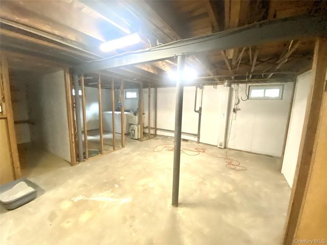 7 Byfield Place, Melville, NY 11747