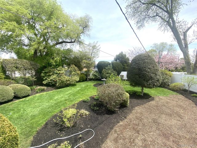 7 Byfield Place, Melville, NY 11747