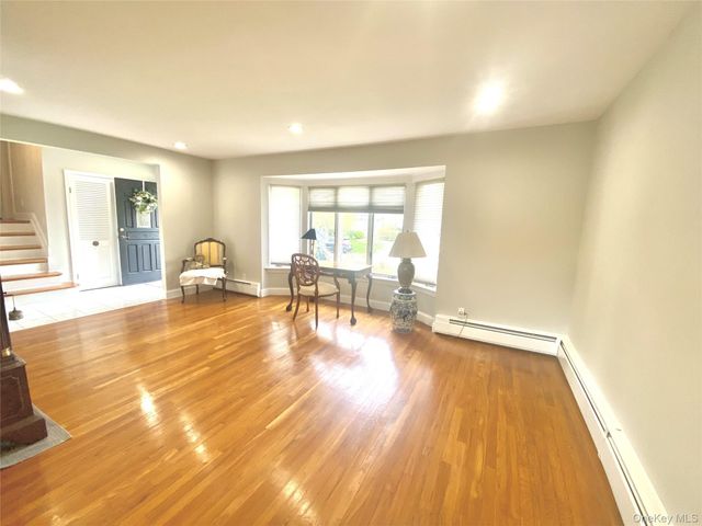 7 Byfield Place, Melville, NY 11747