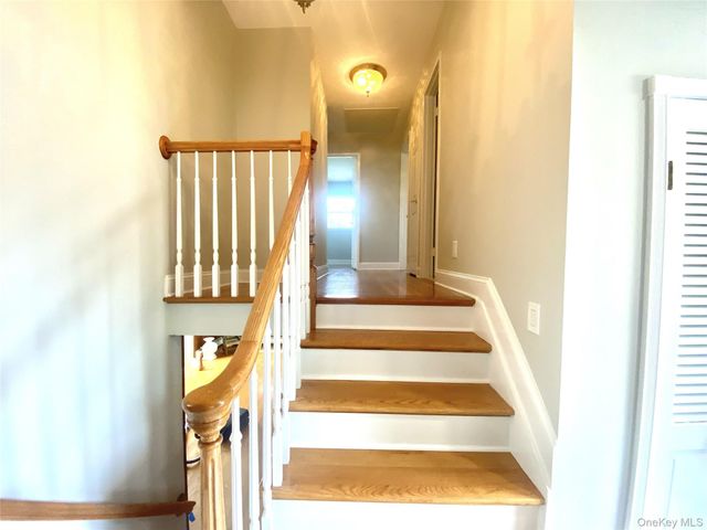 7 Byfield Place, Melville, NY 11747