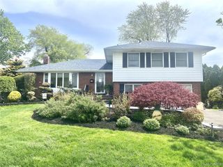 7 Byfield Place, Melville, NY 11747