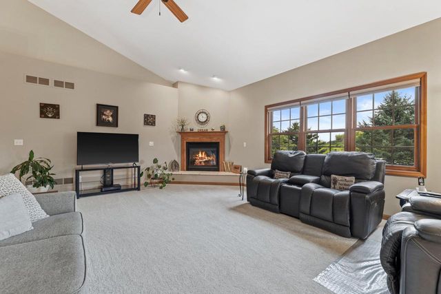 1289 Ridgeside ROAD, Oconomowoc, WI 53066